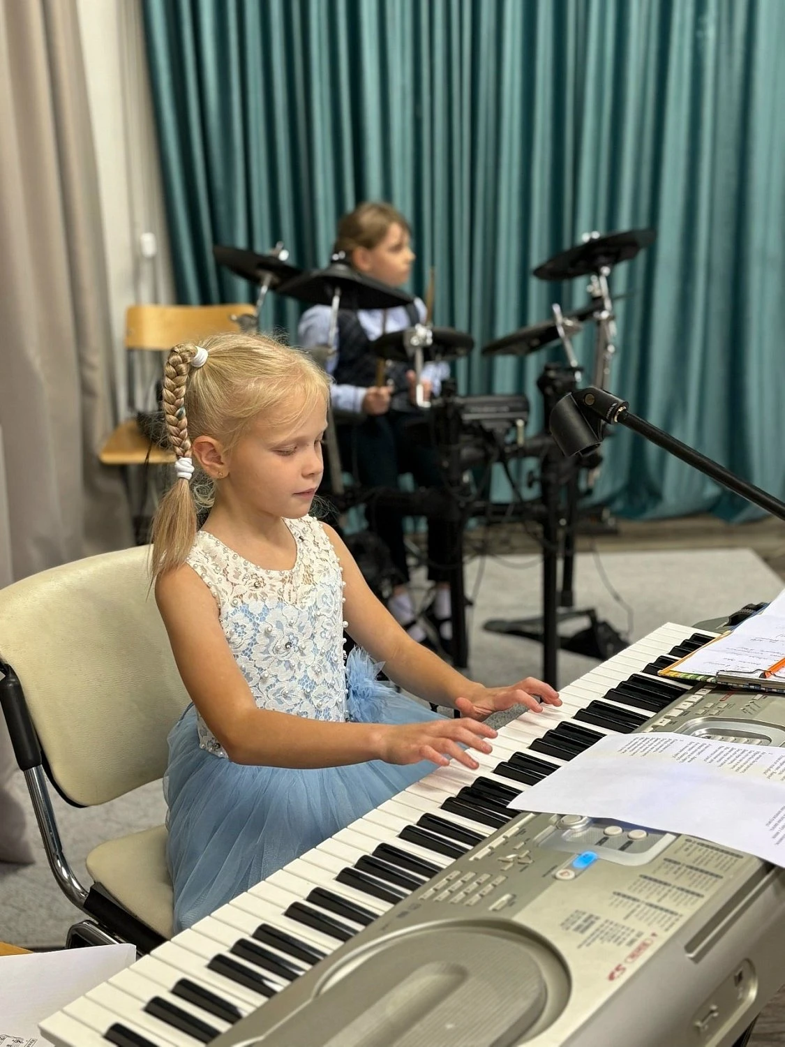 Музыкальный квартирник "Листья желтые над городом кружатся"